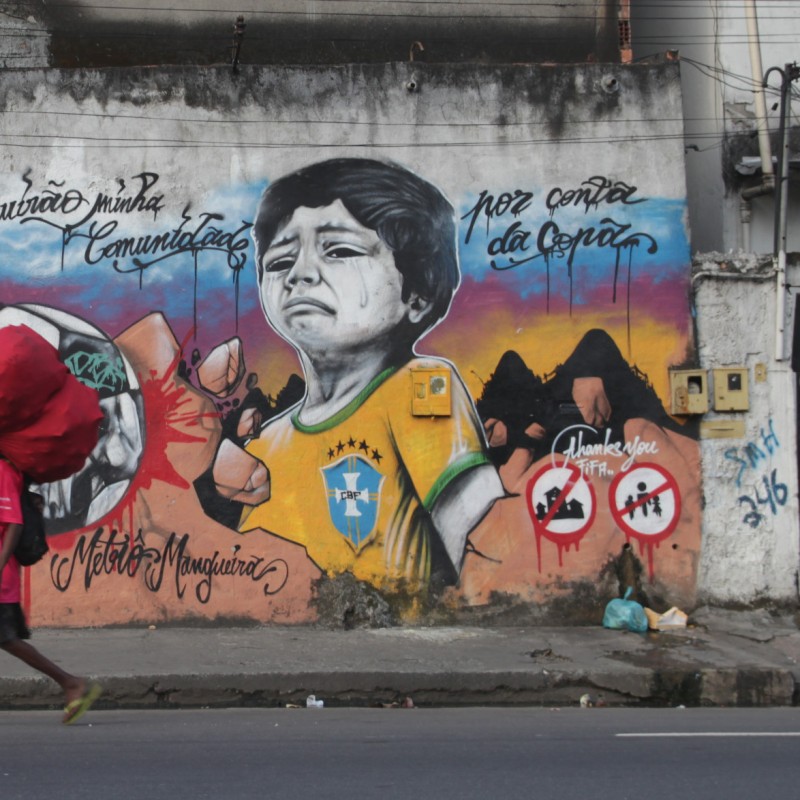 Graffiti in der Favela Metro mit Kritik an der Fifa